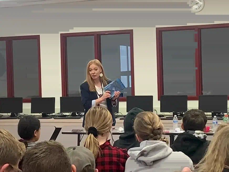 kristen_presenting_to_kids